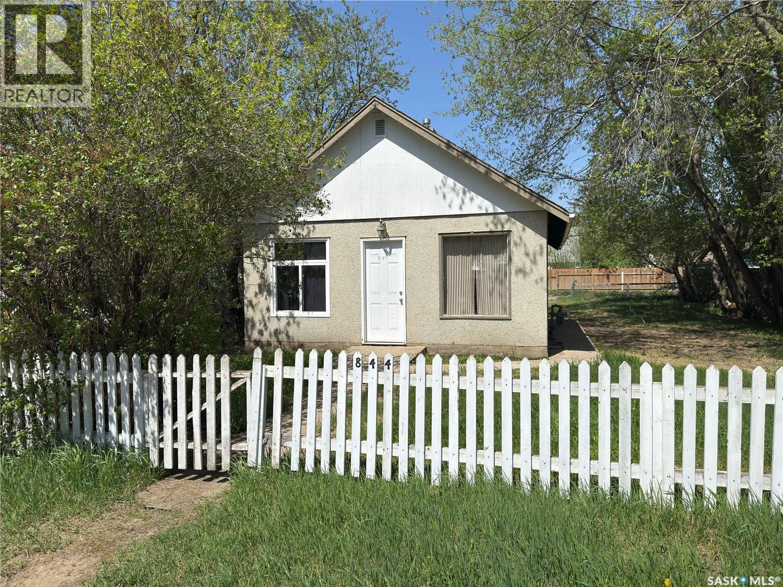 844 13th Street W Property Photo 1