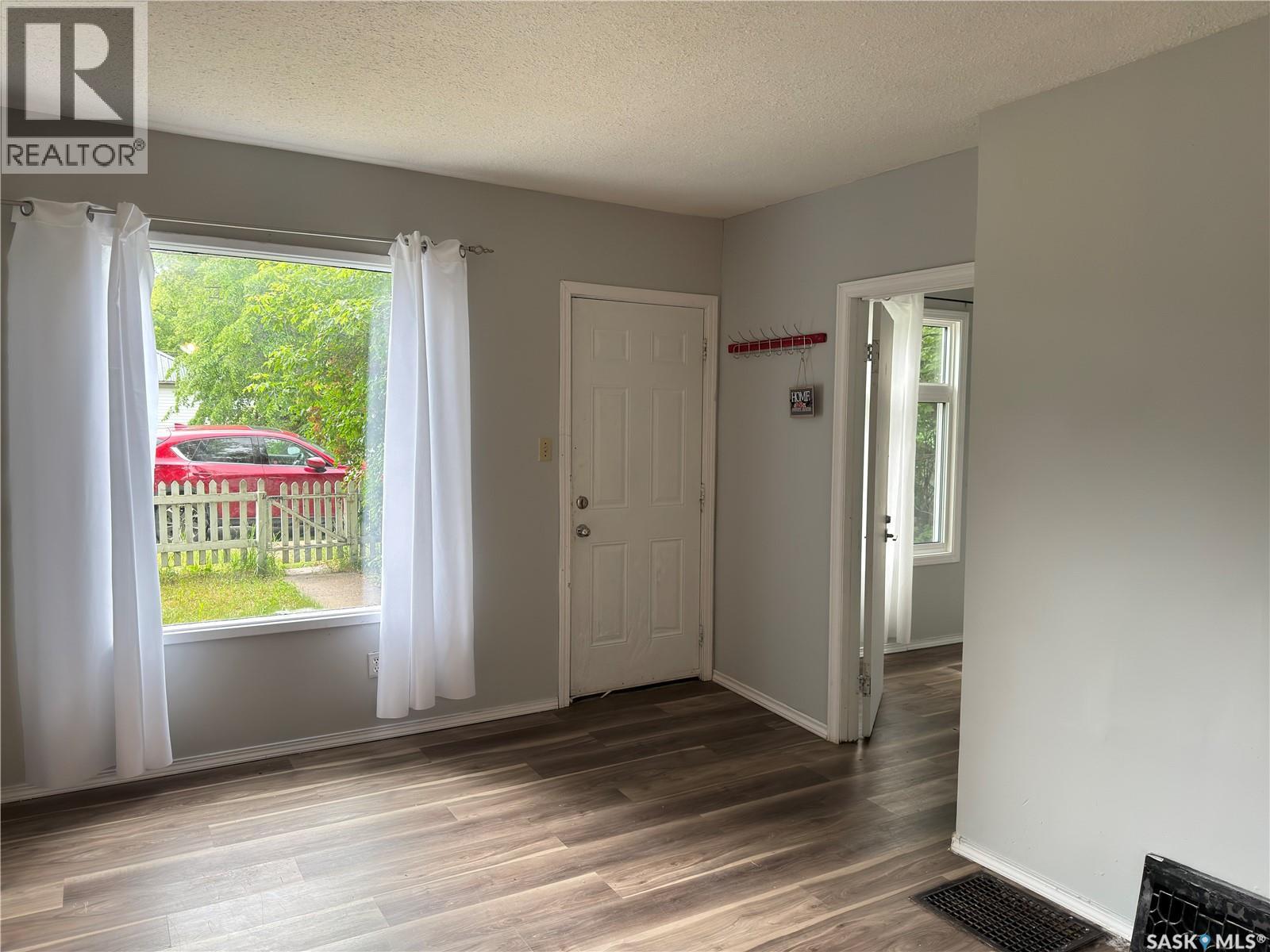 844 13th Street W Property Photo 3