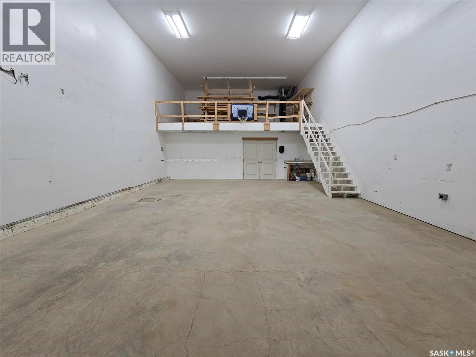 211 Main Street N Property Photo 28