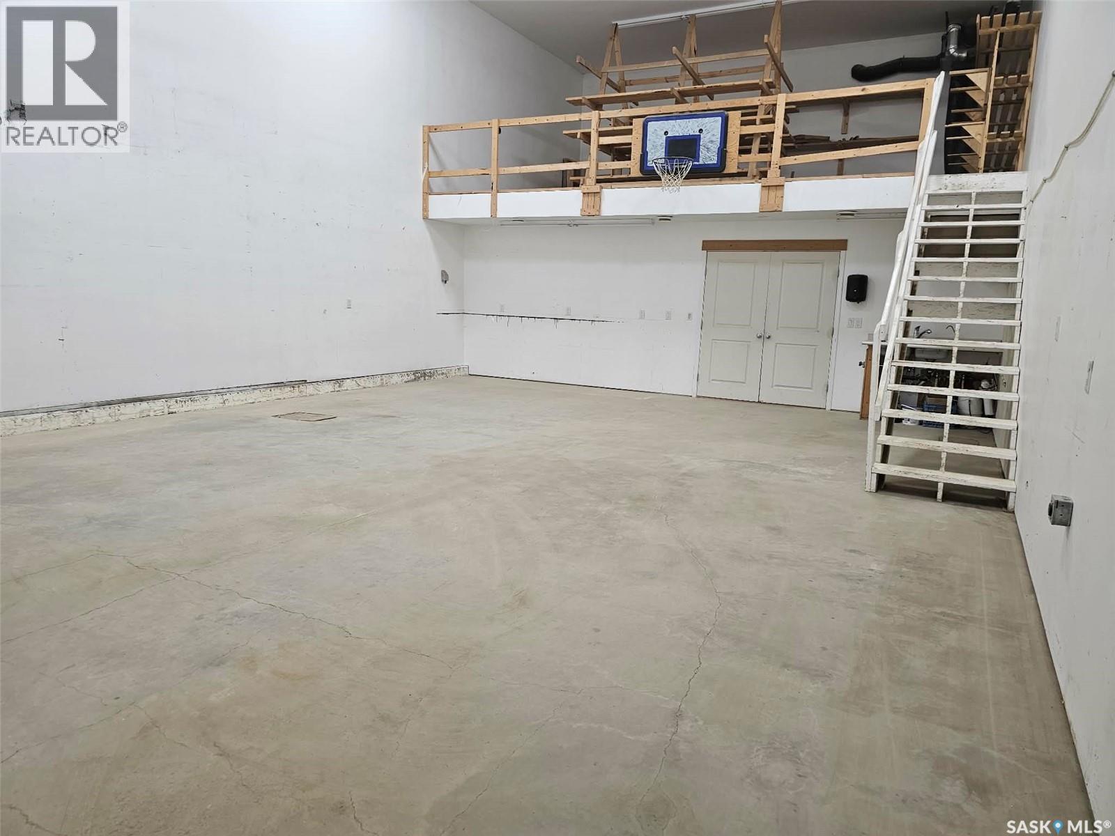 211 Main Street N Property Photo 29