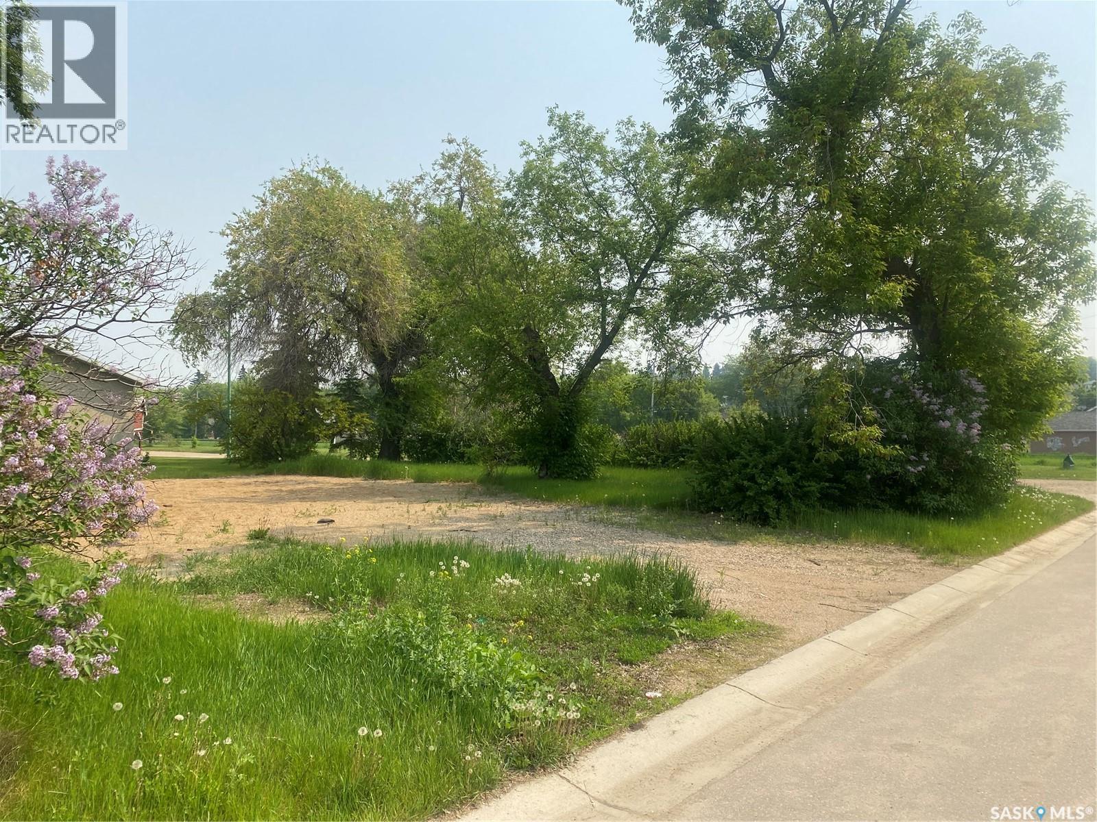 790 16th Street W Property Photo 2