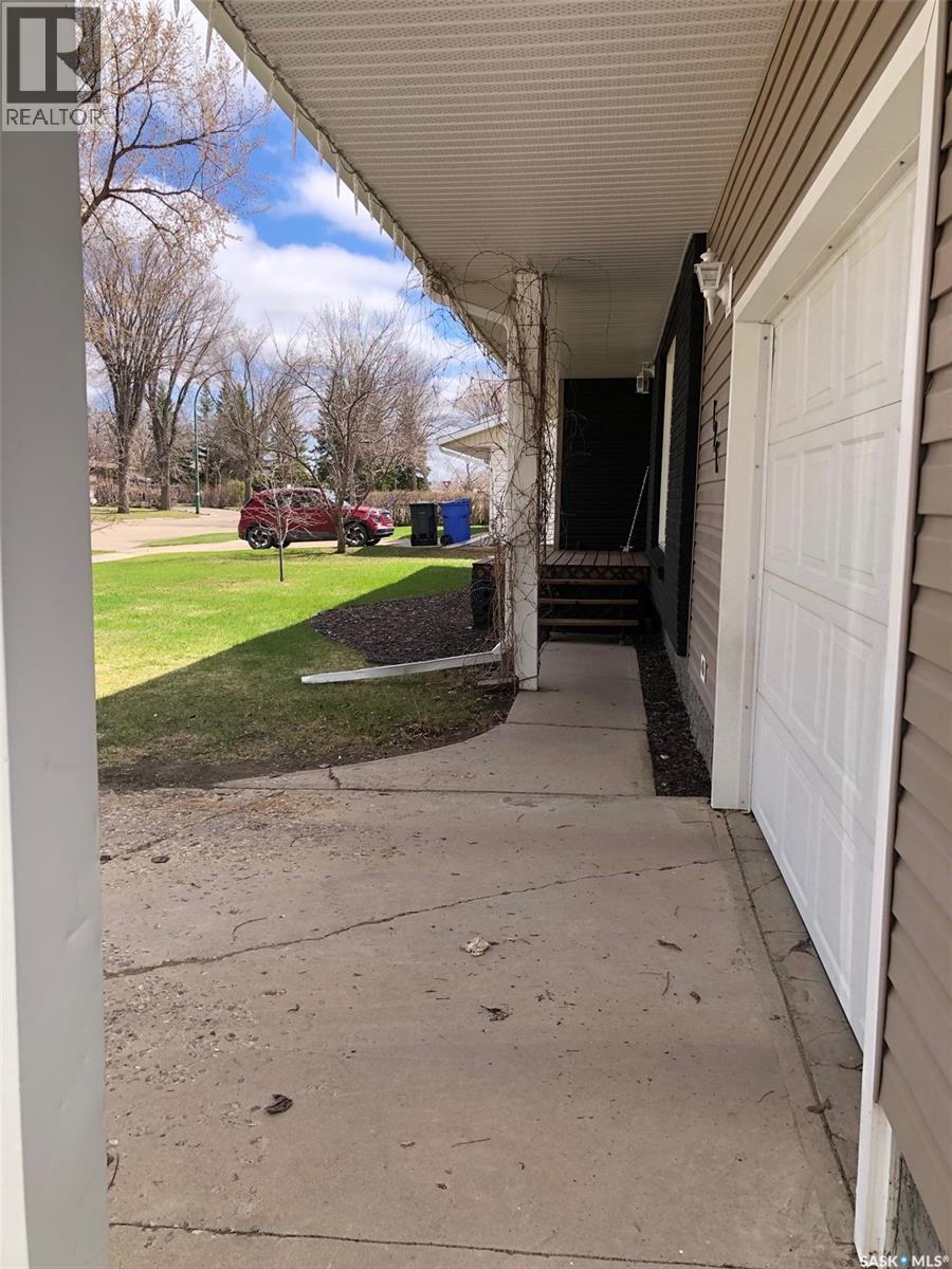 727 4th Street Property Photo 4