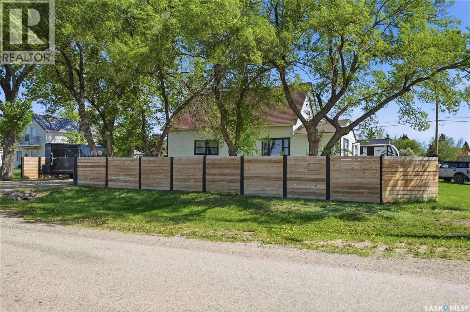 780 Railway Avenue Property Photo 1