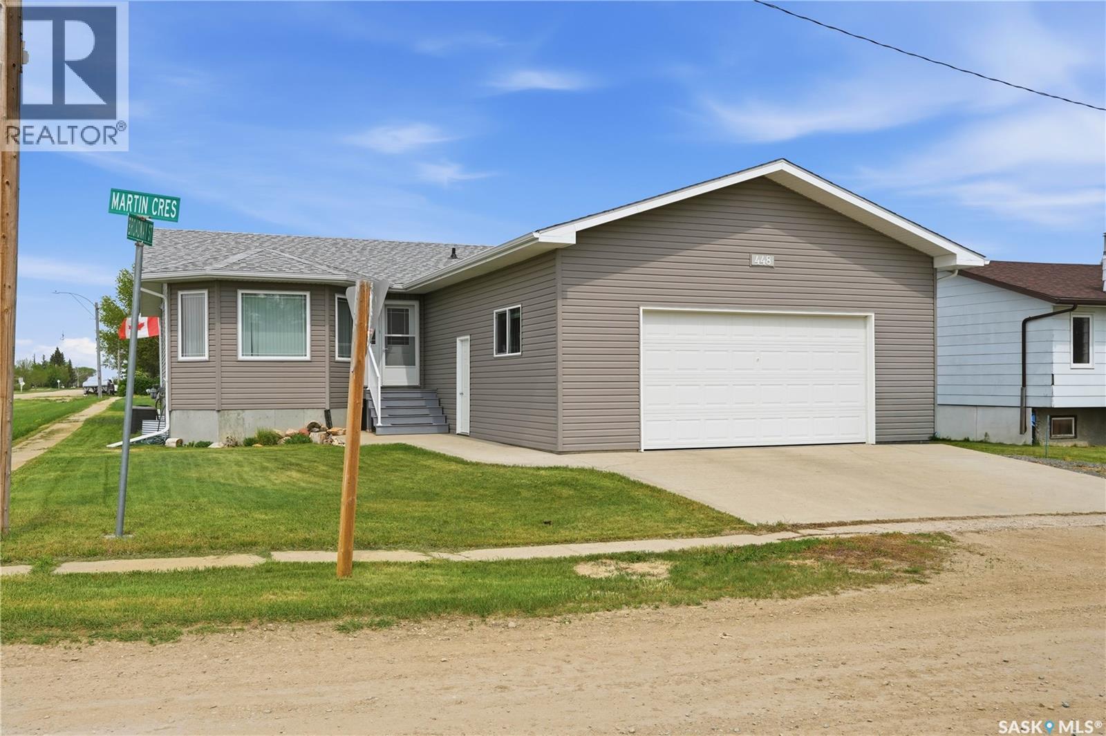 448 Martin Crescent Property Photo 1