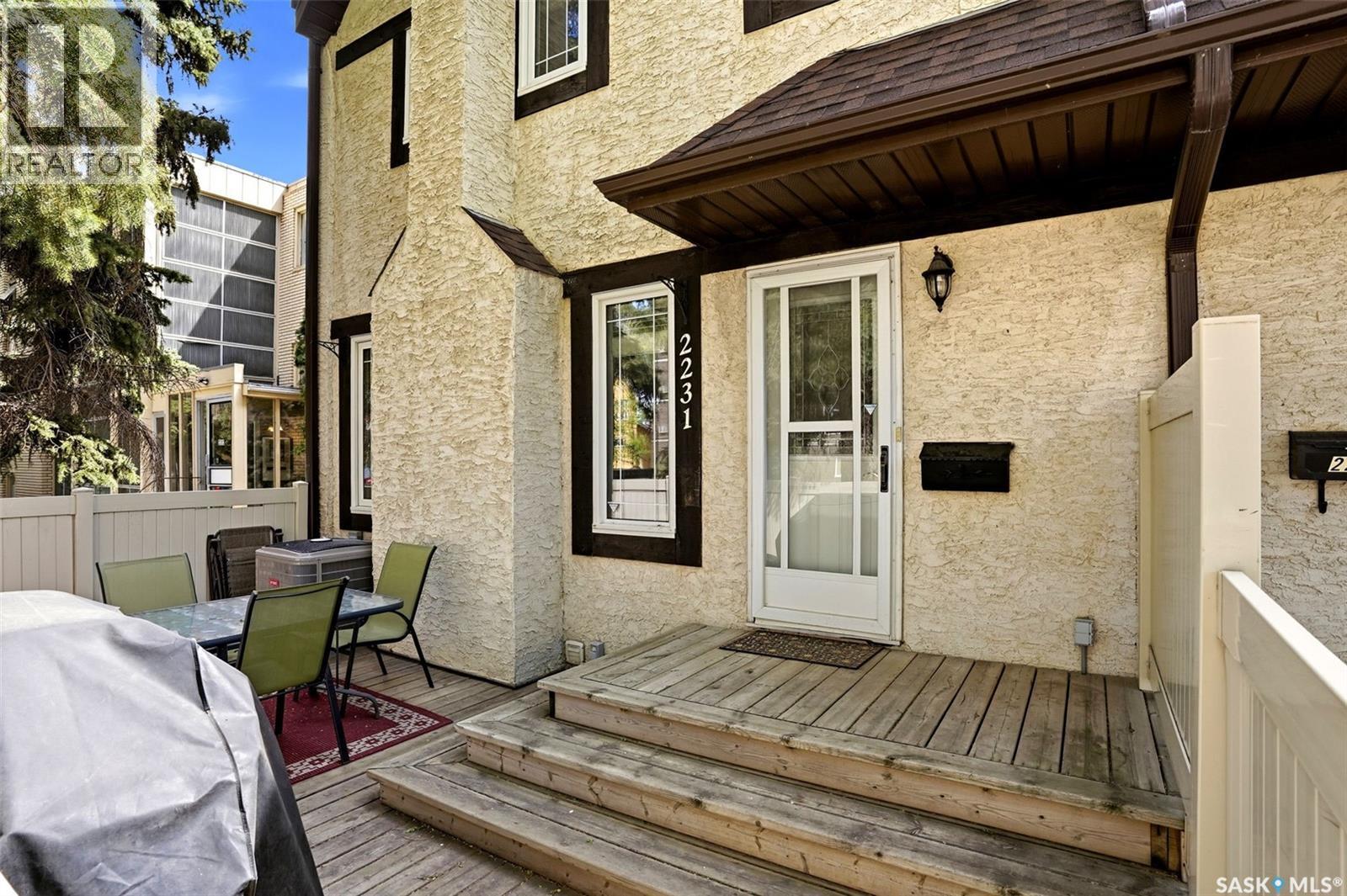 2231 Mcintyre Street Property Photo 2