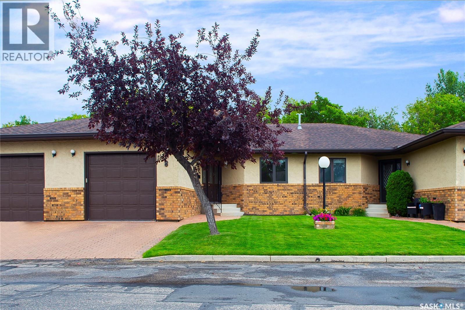 8 3415 Calder Crescent Property Photo 1