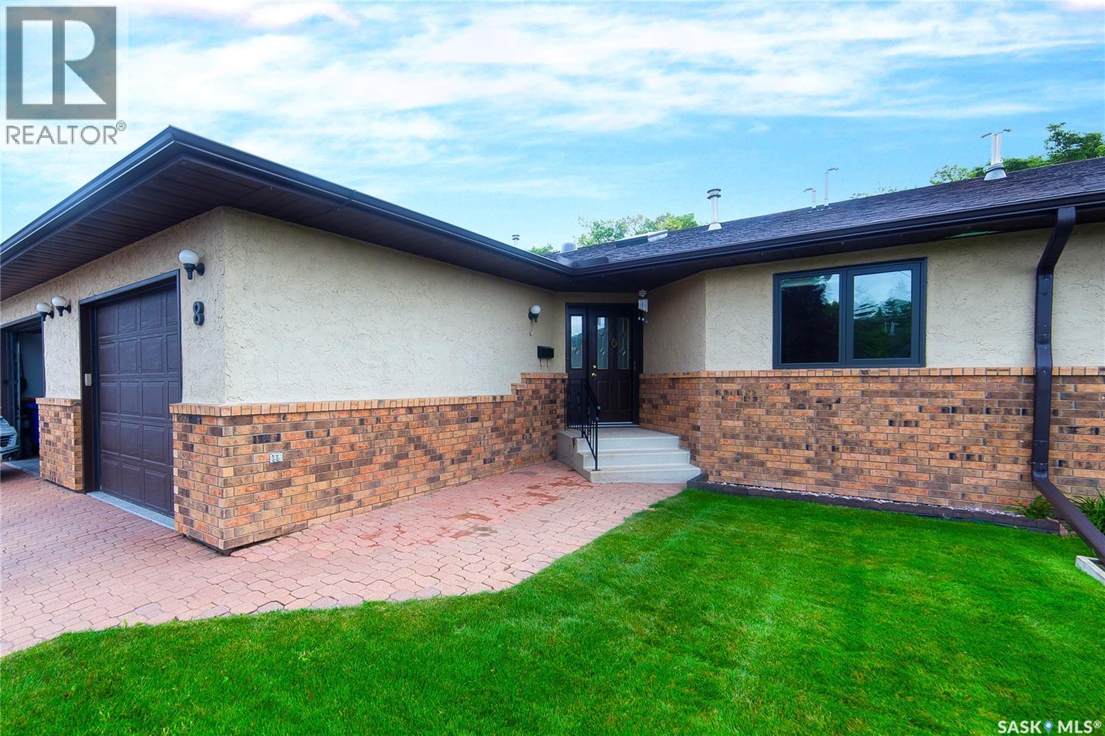 8 3415 Calder Crescent Property Photo 2