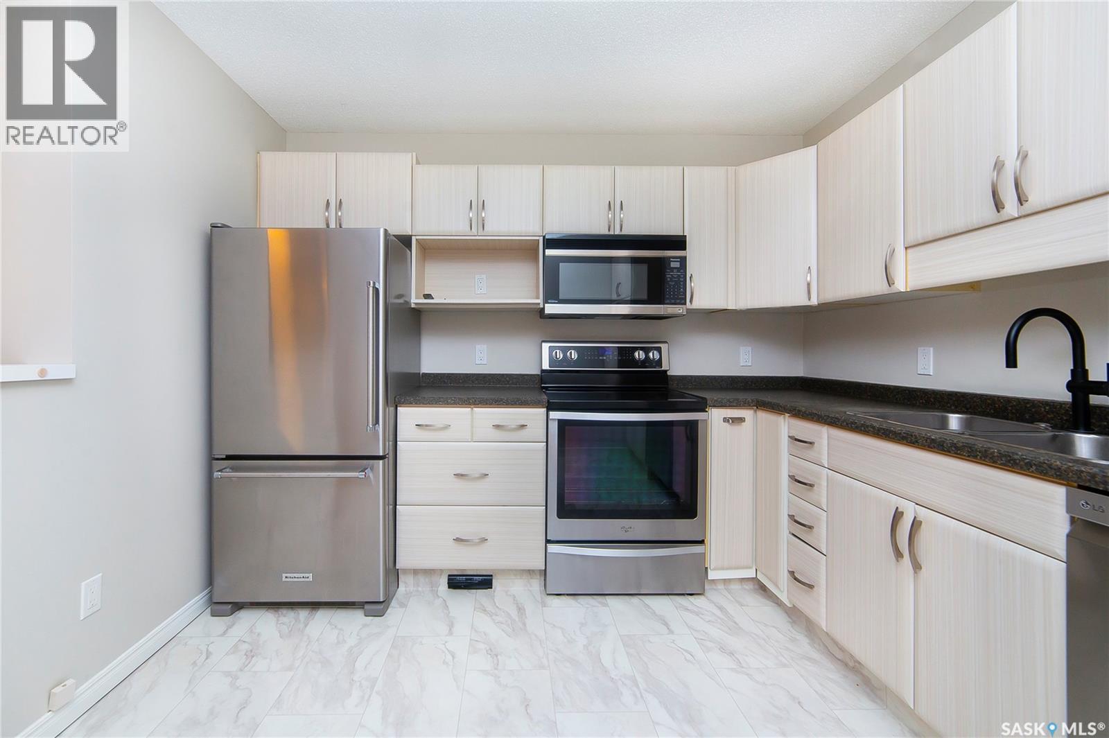 8 3415 Calder Crescent Property Photo 11