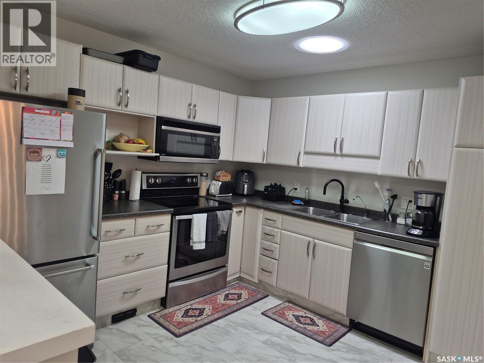 8 3415 Calder Crescent Property Photo 13