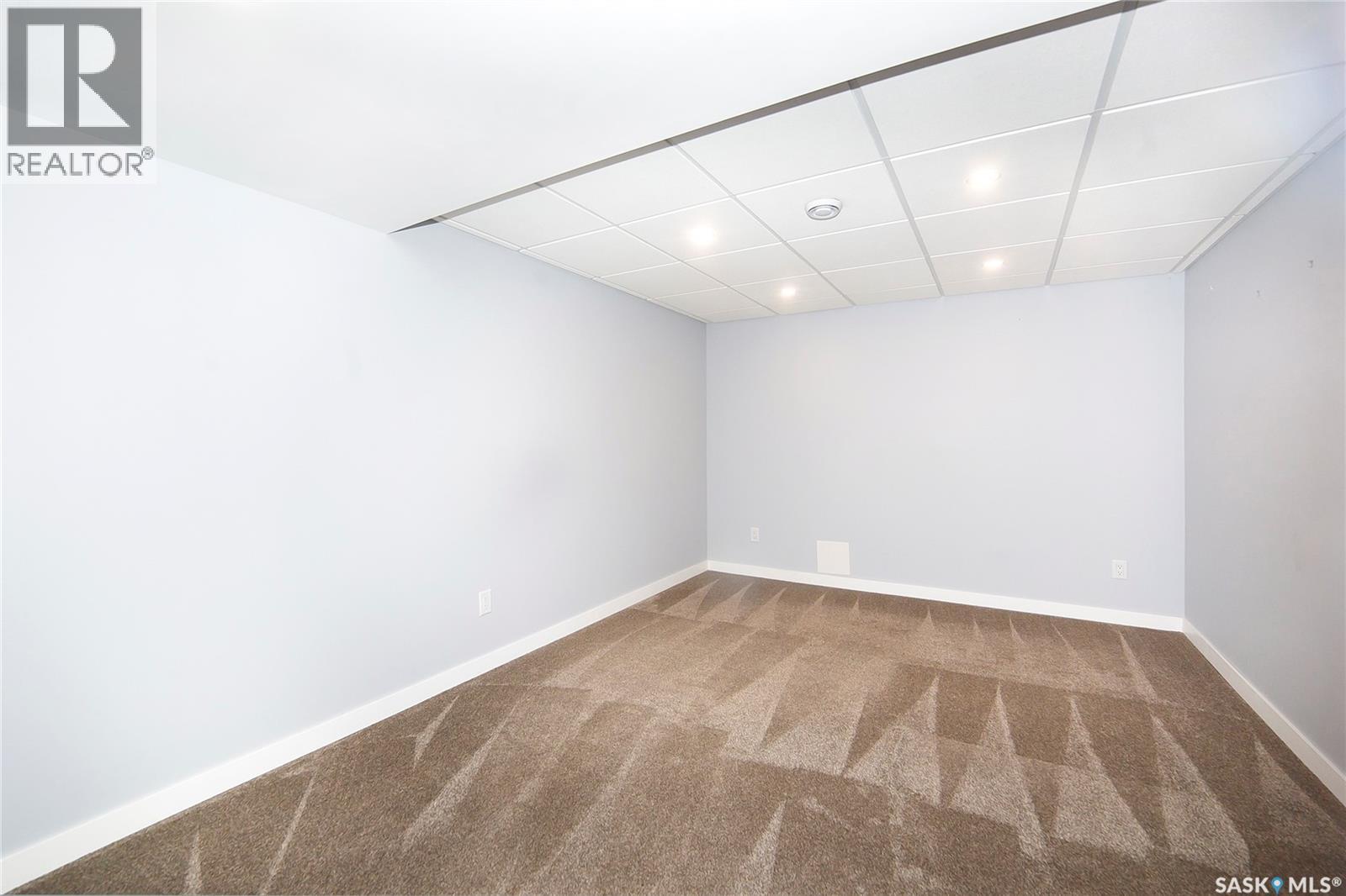 8 3415 Calder Crescent Property Photo 48