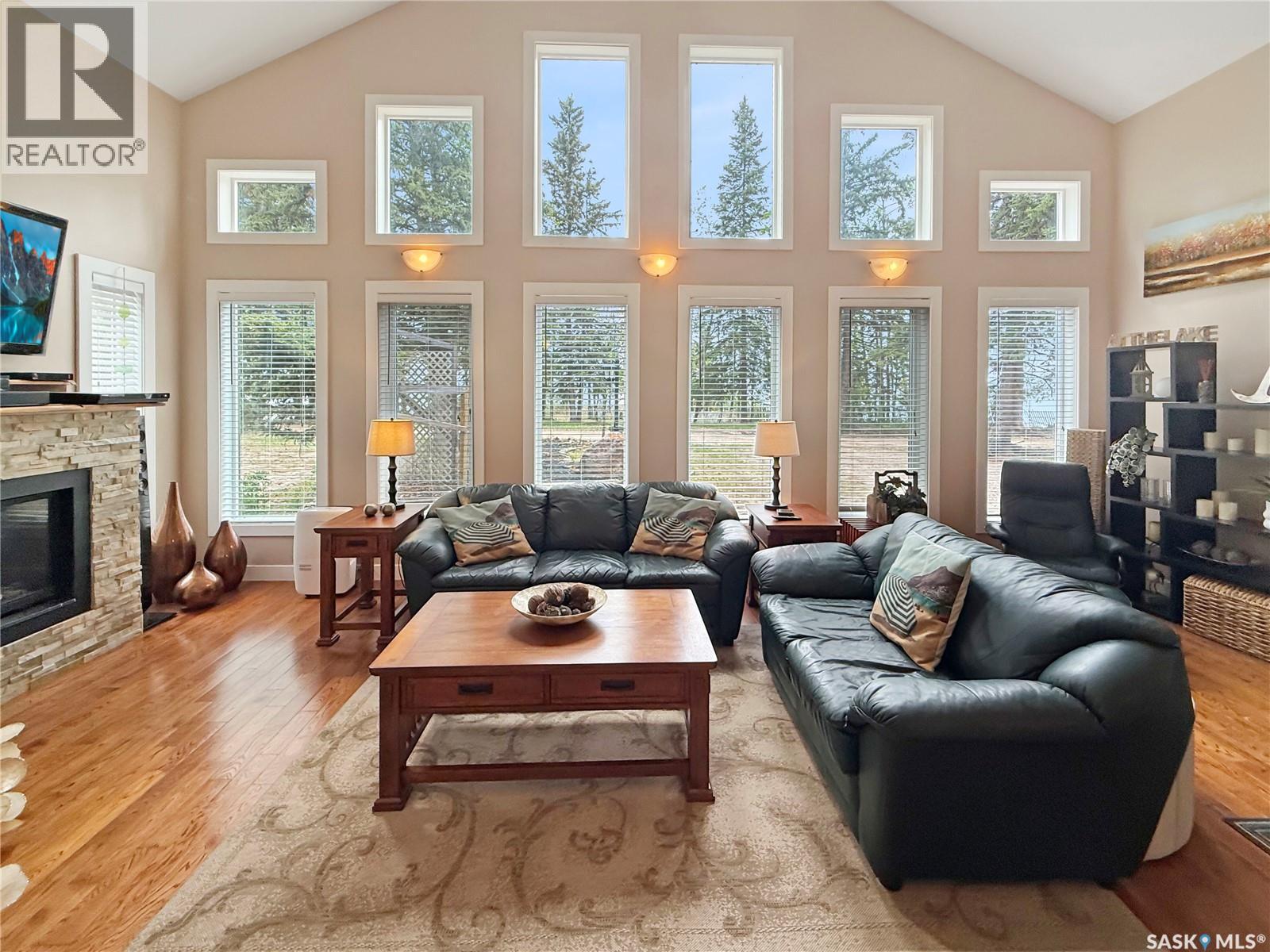 110 Lakeshore Drive Property Photo 3