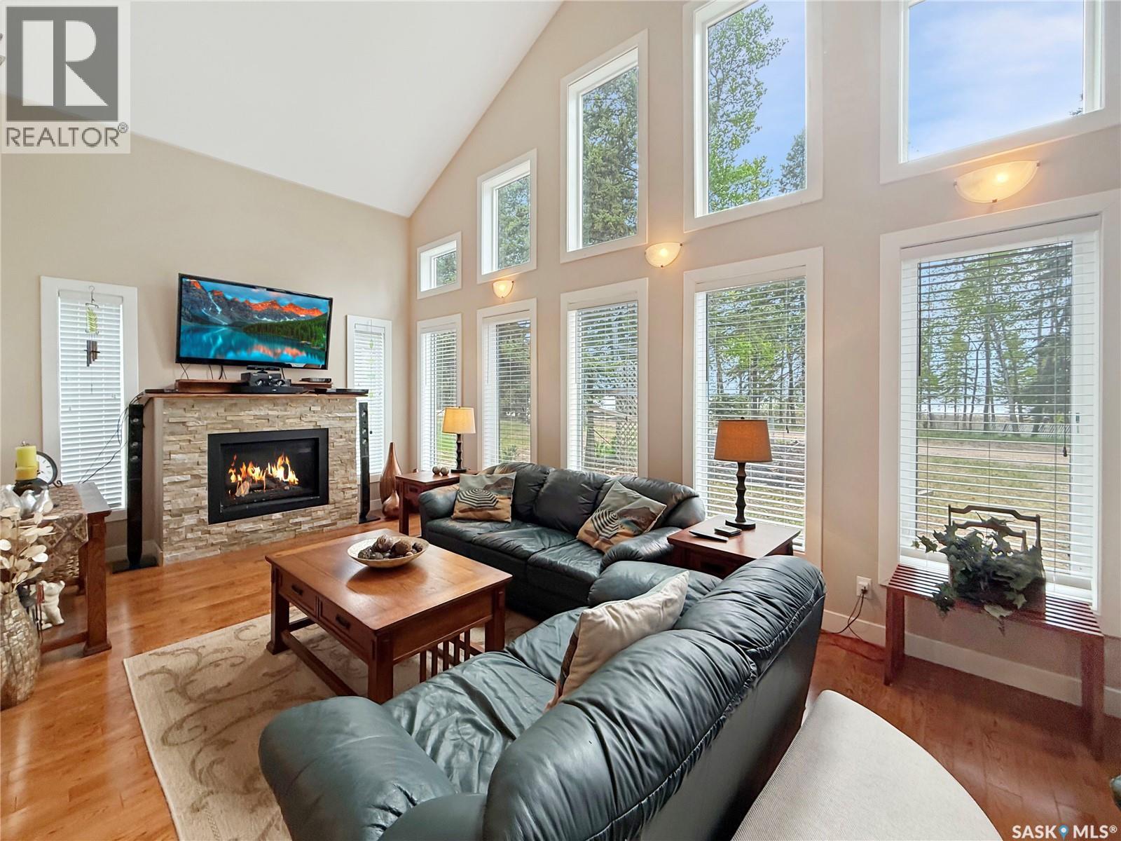 110 Lakeshore Drive Property Photo 5