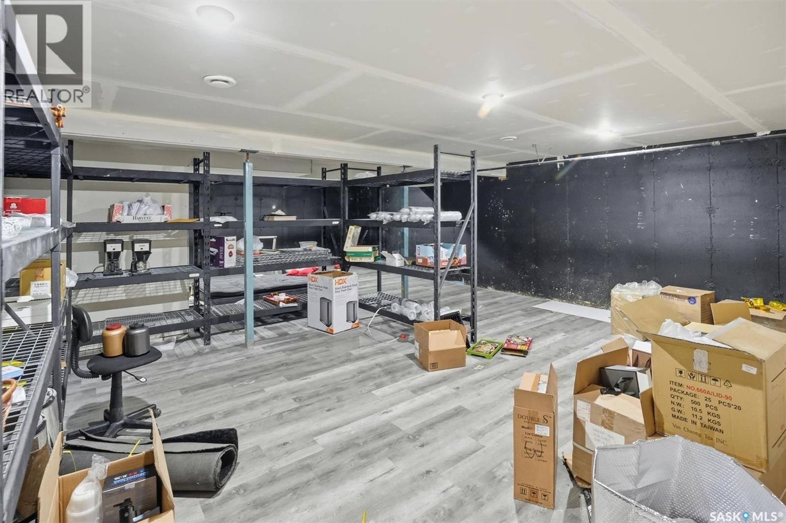 4 212 Central Street W Property Photo 15