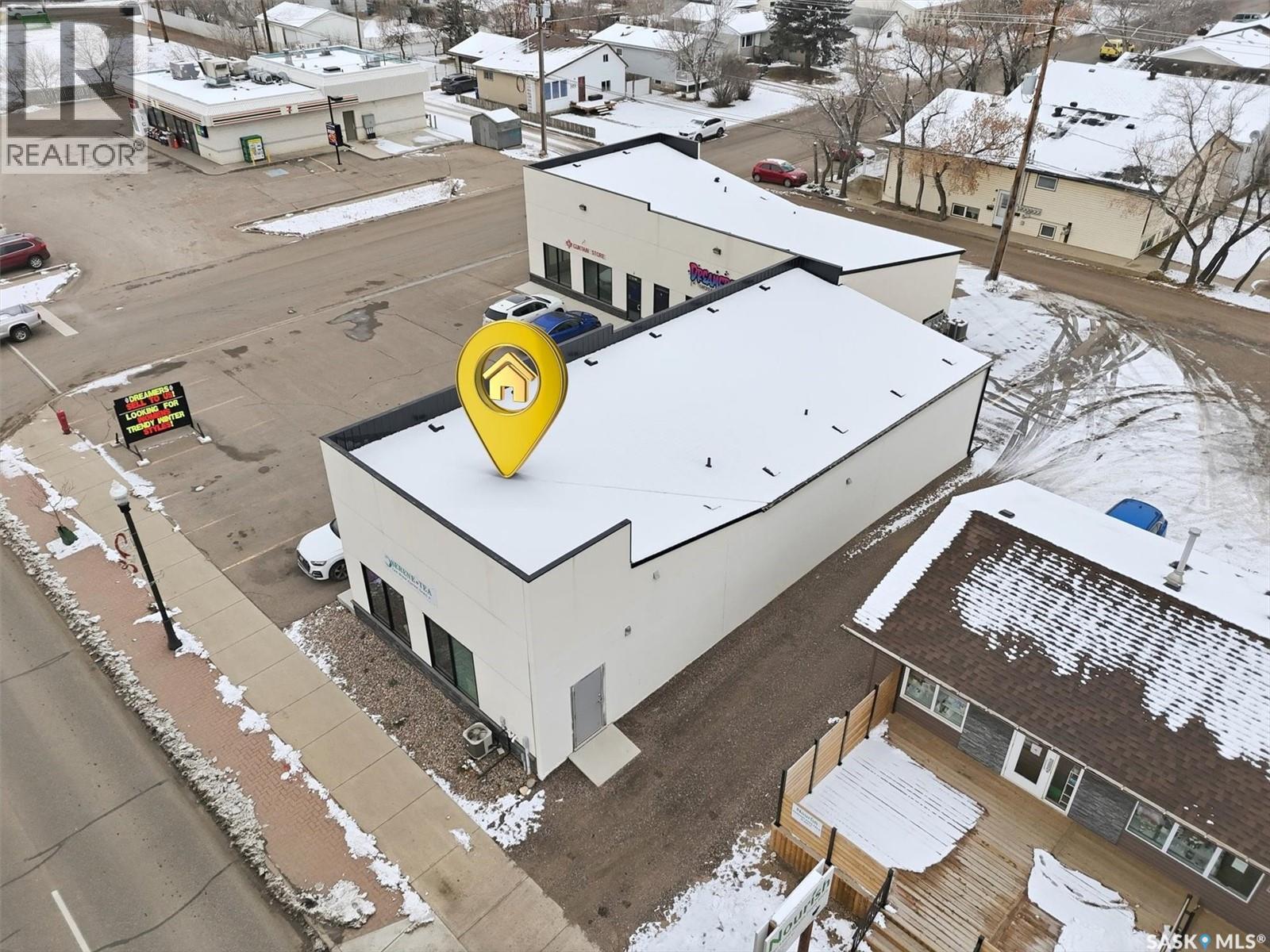 4 212 Central Street W Property Photo 20