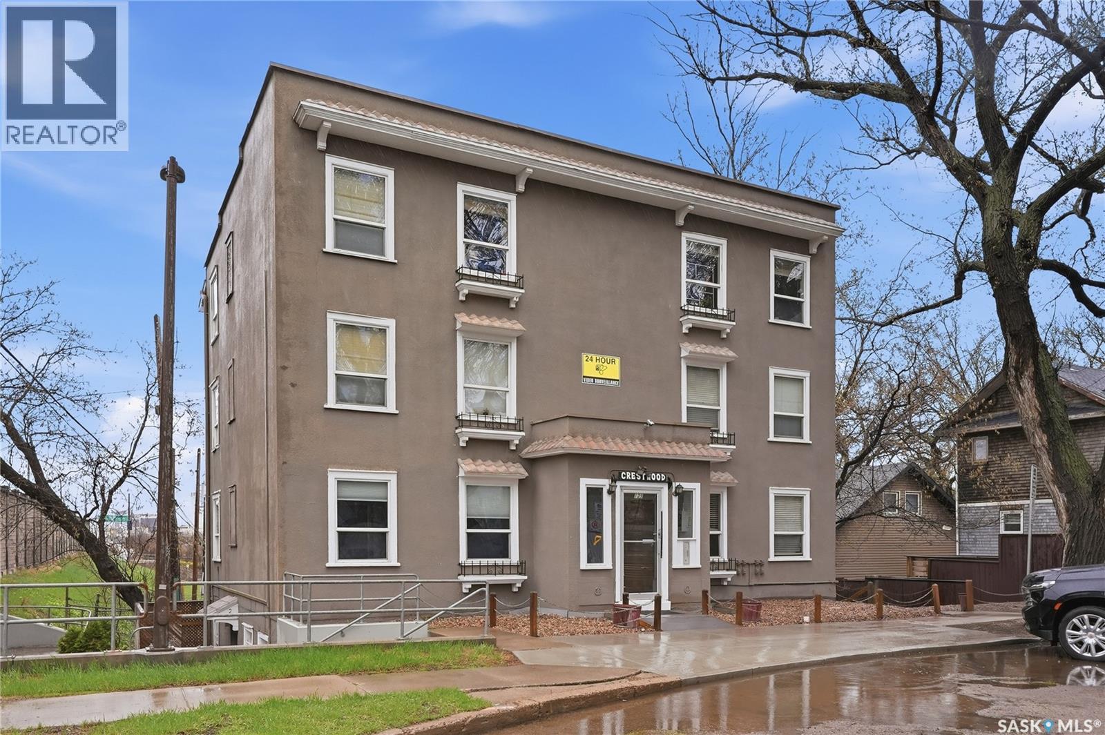 129 11th Street E Property Photo 1