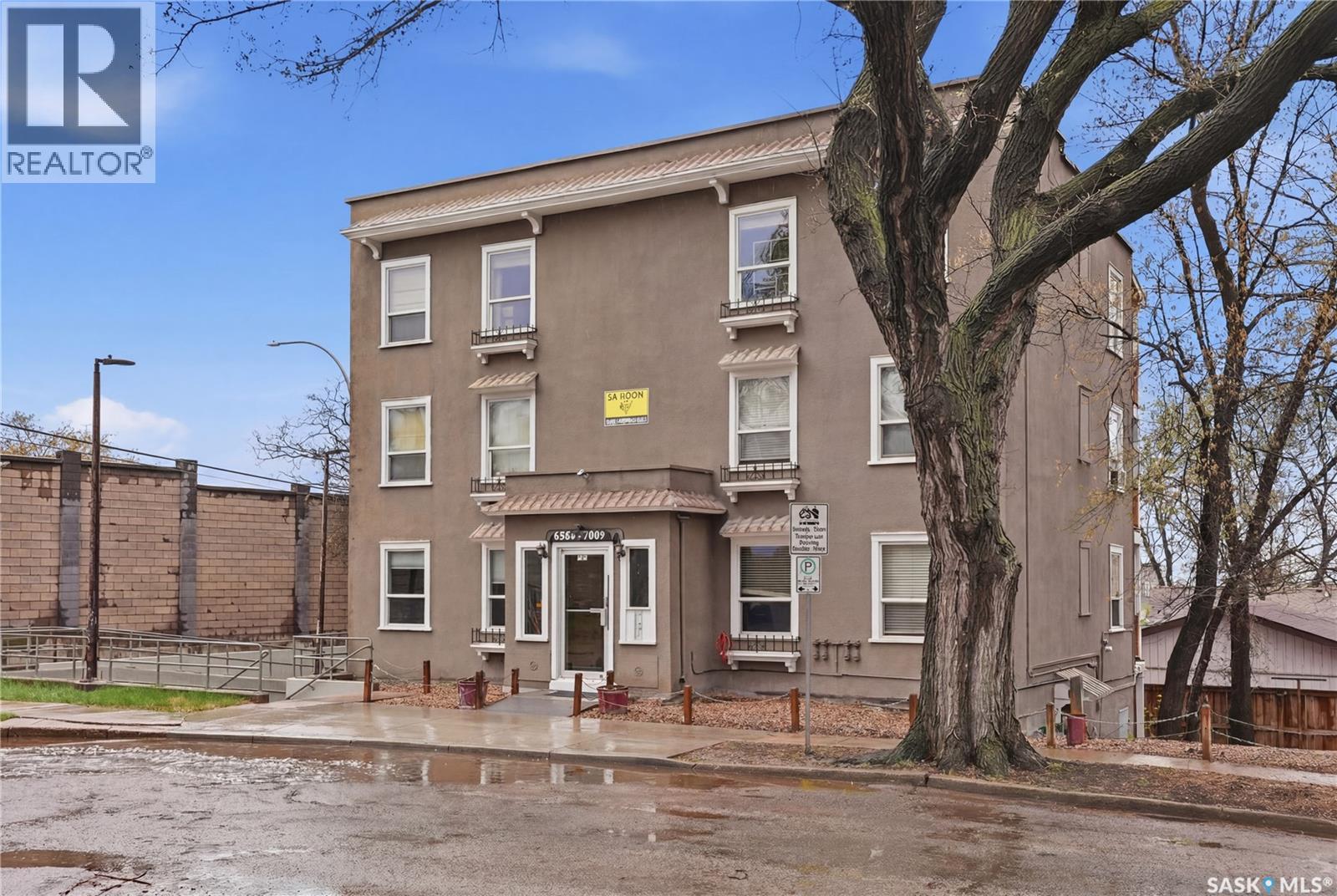129 11th Street E Property Photo 3