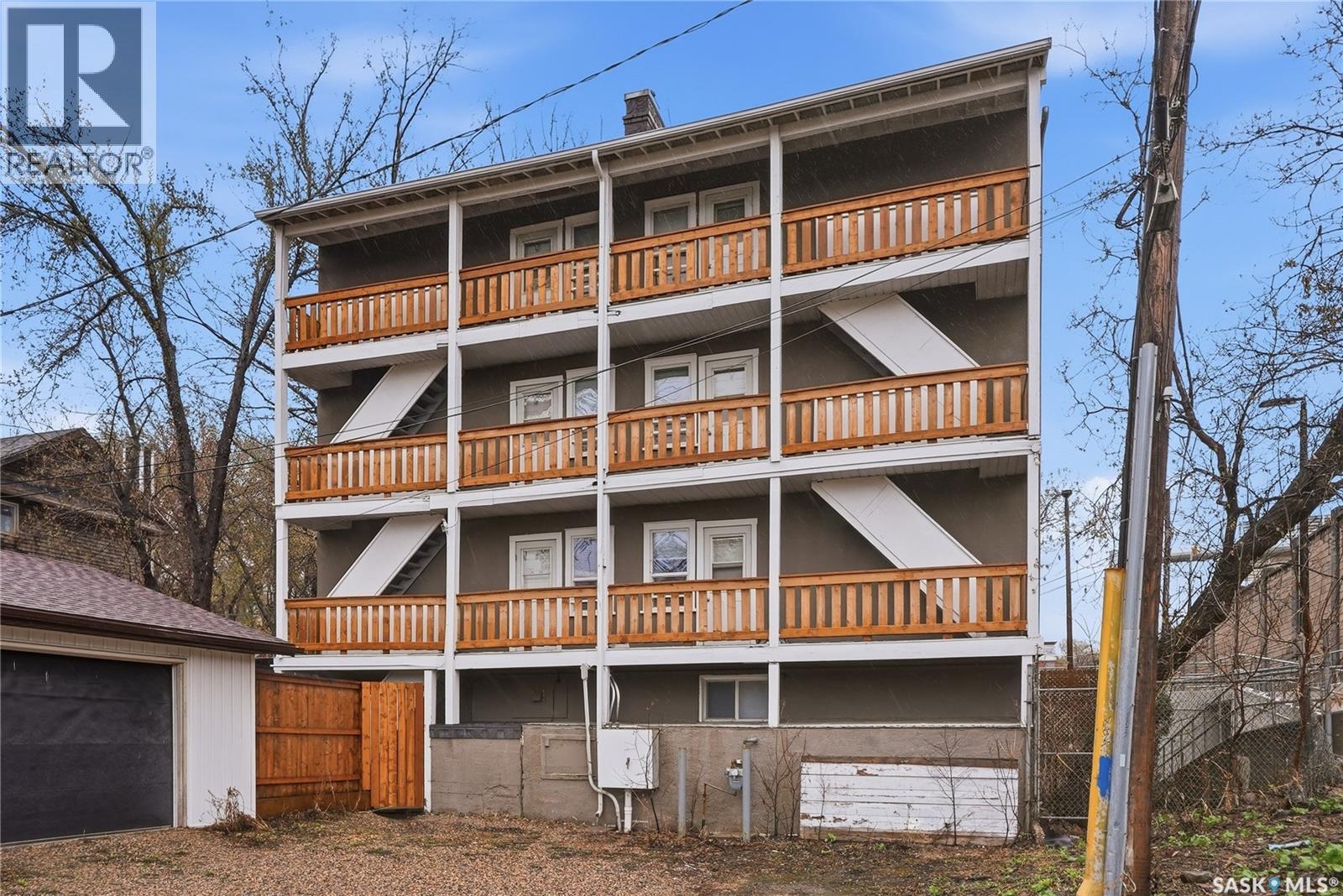 129 11th Street E Property Photo 4
