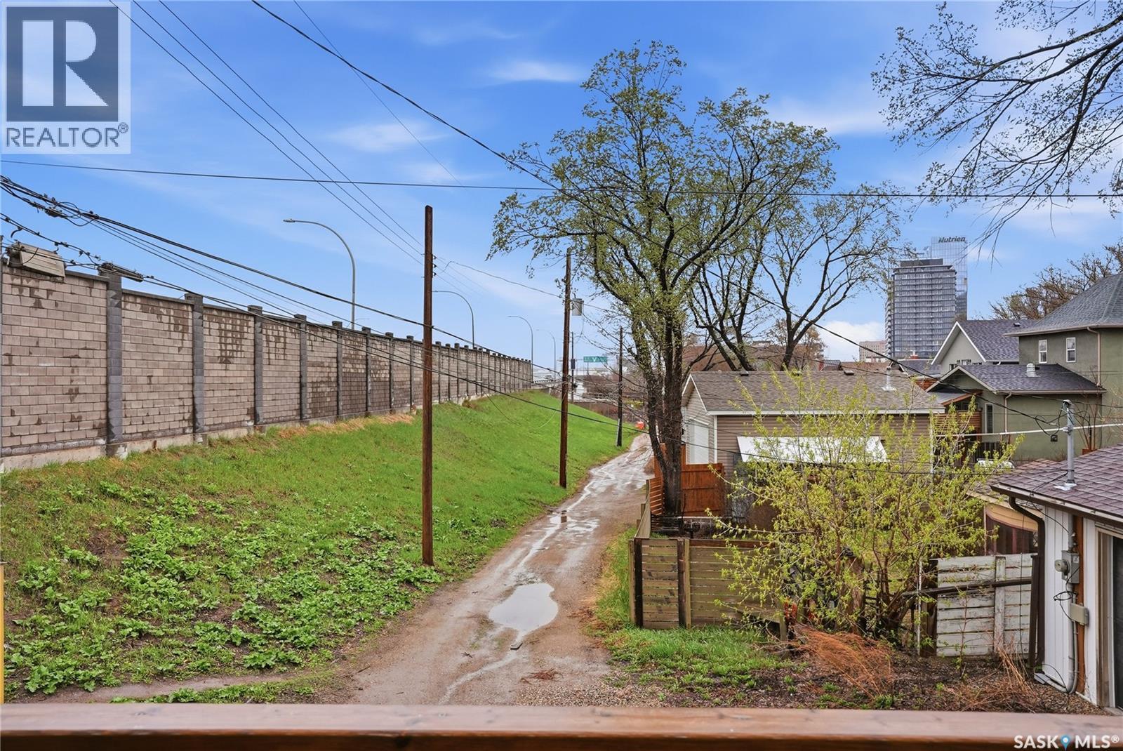 129 11th Street E Property Photo 5