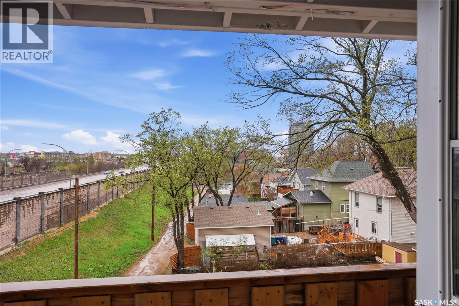 129 11th Street E Property Photo 6