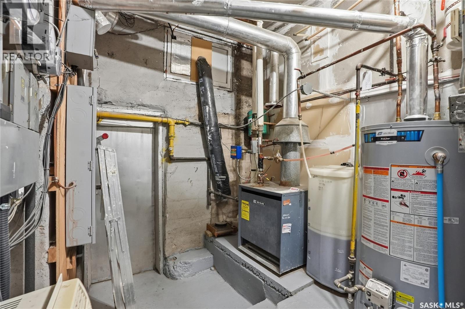129 11th Street E Property Photo 8
