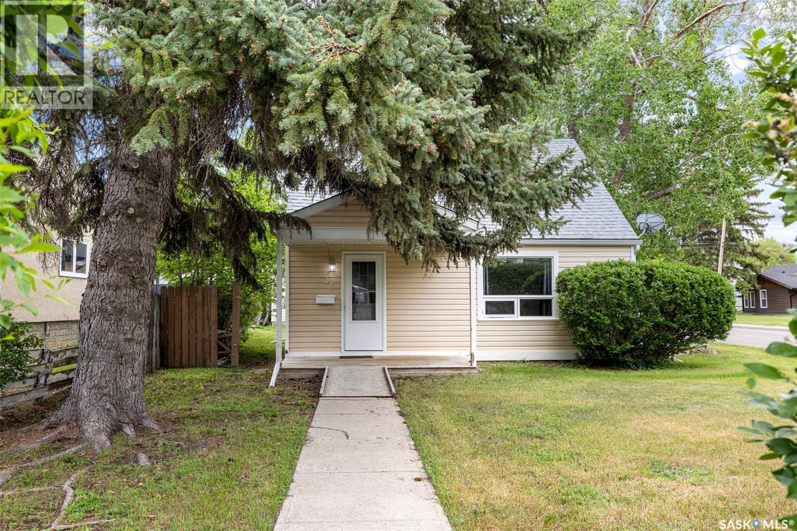 33 Merritt CRESCENT Property Photo 1
