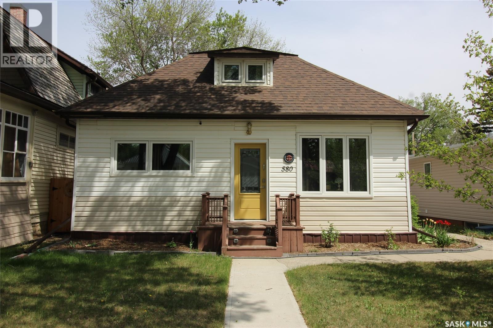 580 1st Street E Property Photo 1