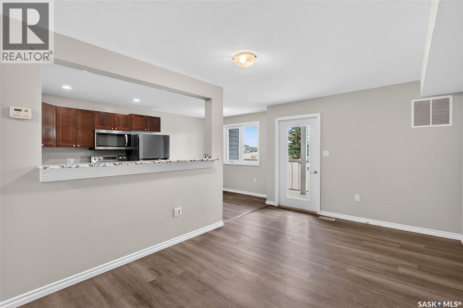 109 515 28th Street E Property Photo 5