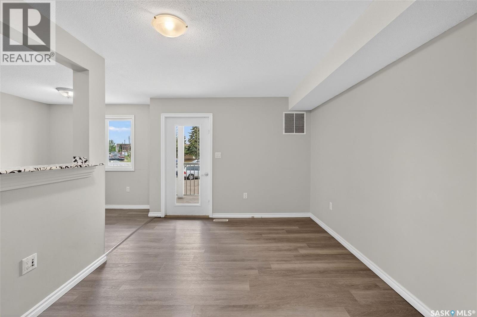 109 515 28th Street E Property Photo 8