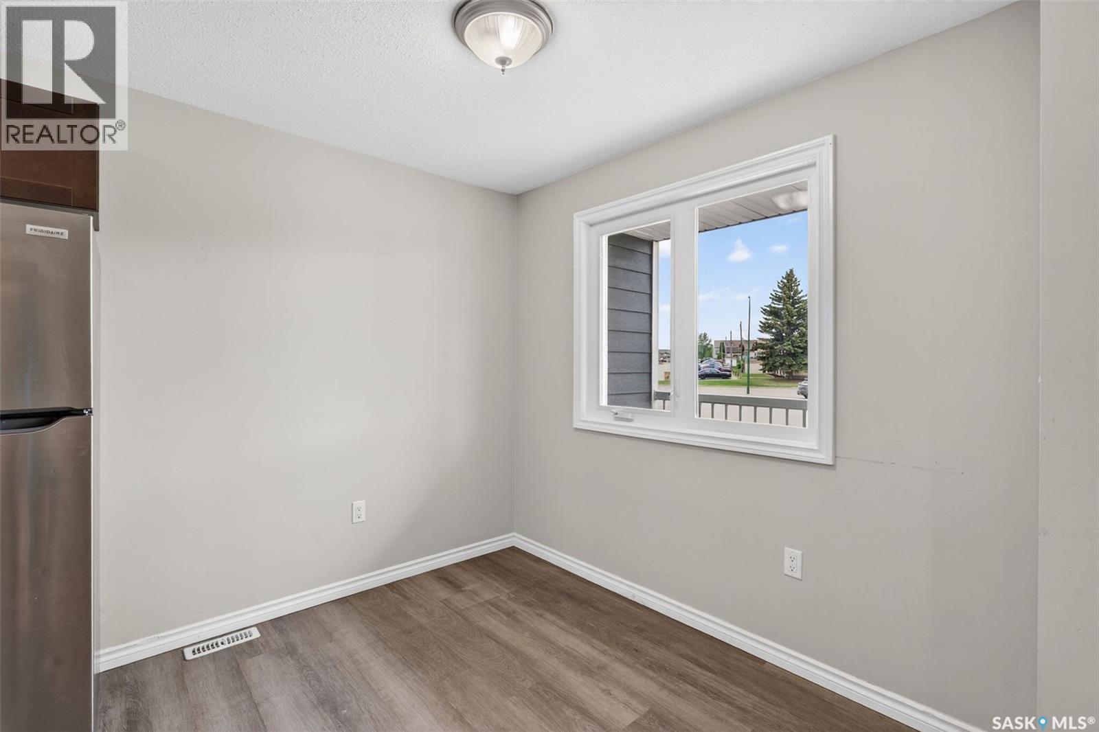 109 515 28th Street E Property Photo 9