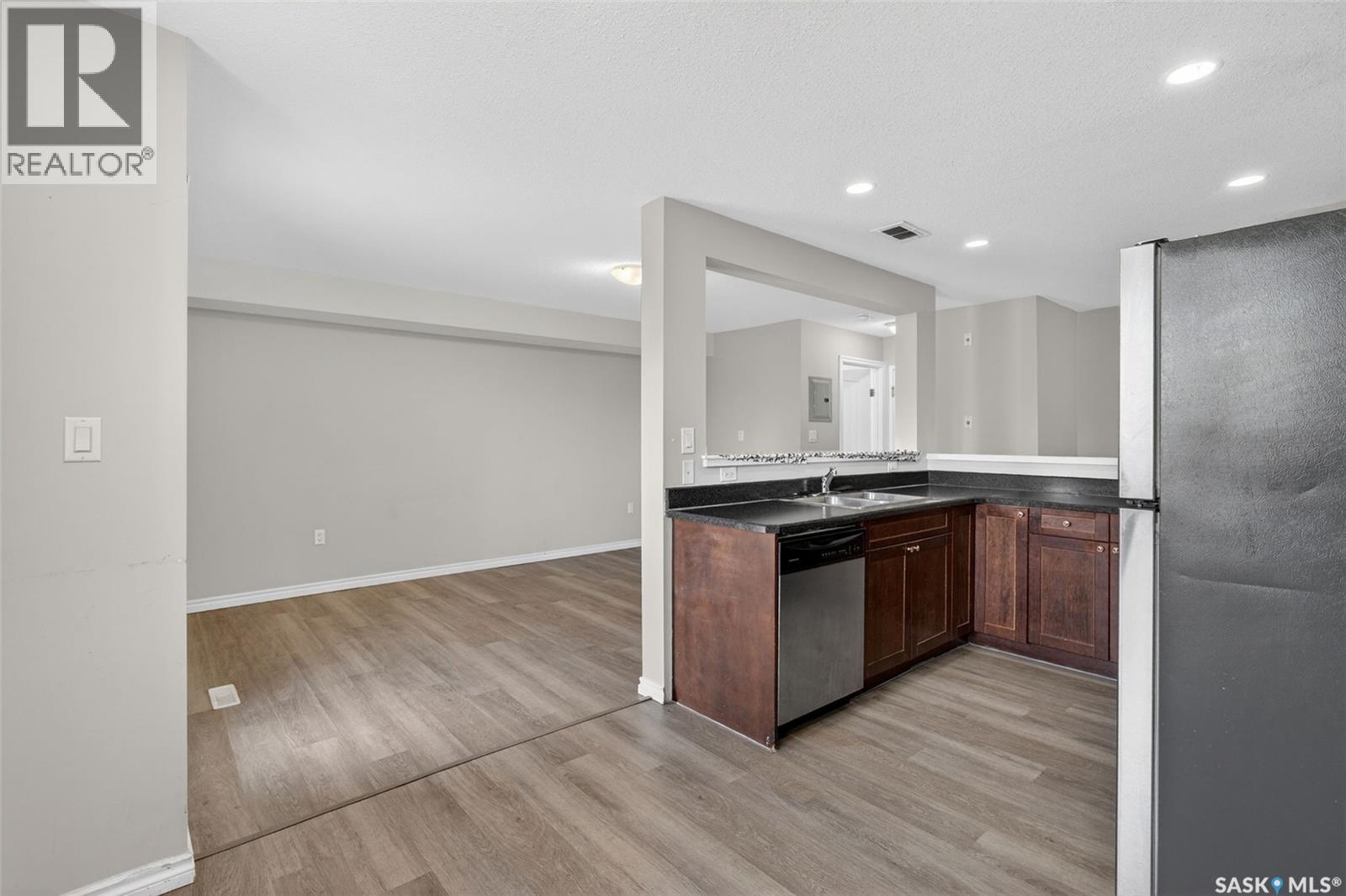 109 515 28th Street E Property Photo 10
