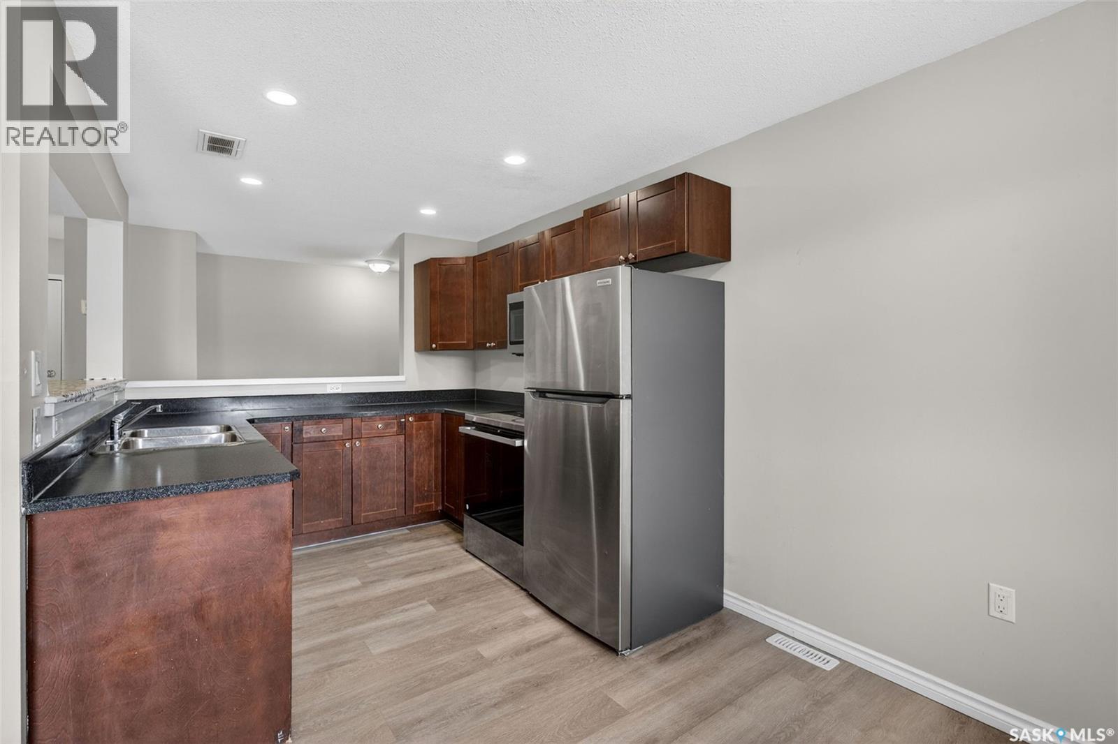 109 515 28th Street E Property Photo 11