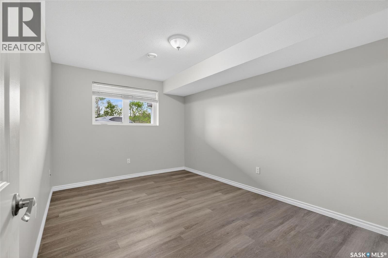 109 515 28th Street E Property Photo 21
