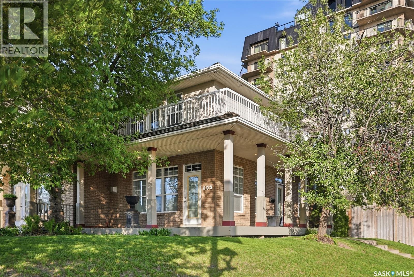 602 Saskatchewan CRESCENT E Property Photo 1
