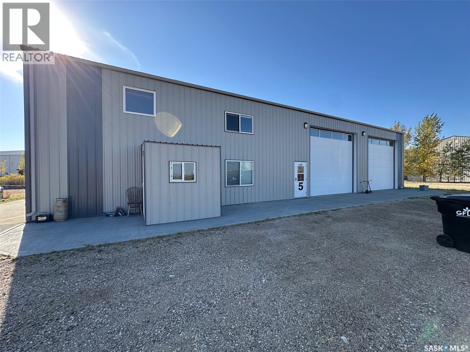 5 109 Industrial Drive Property Photo 1
