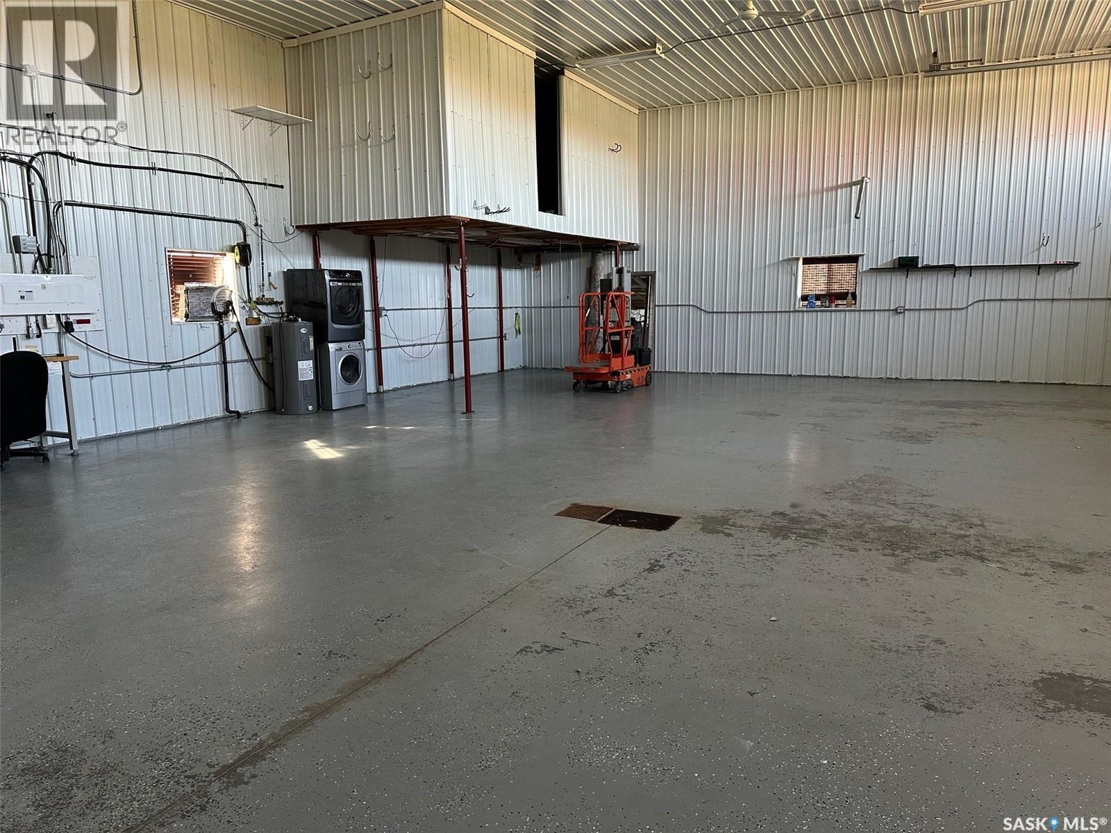 5 109 Industrial Drive Property Photo 2