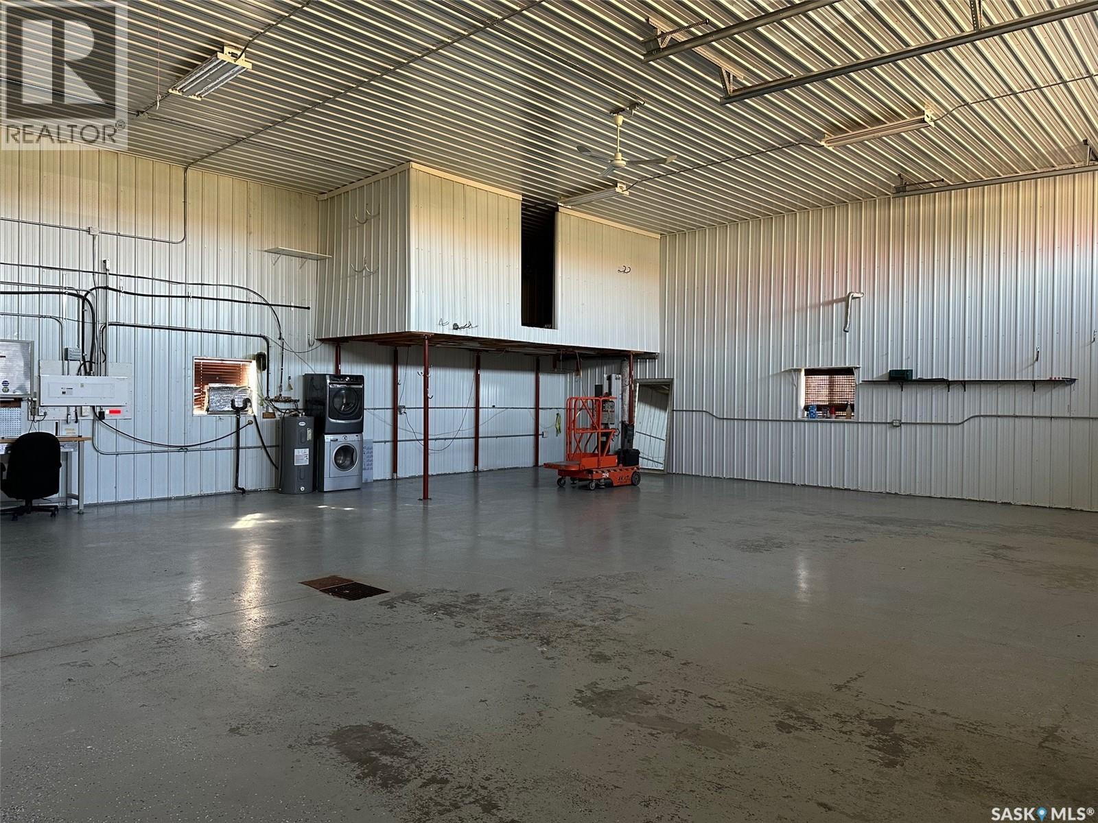 5 109 Industrial Drive Property Photo 3