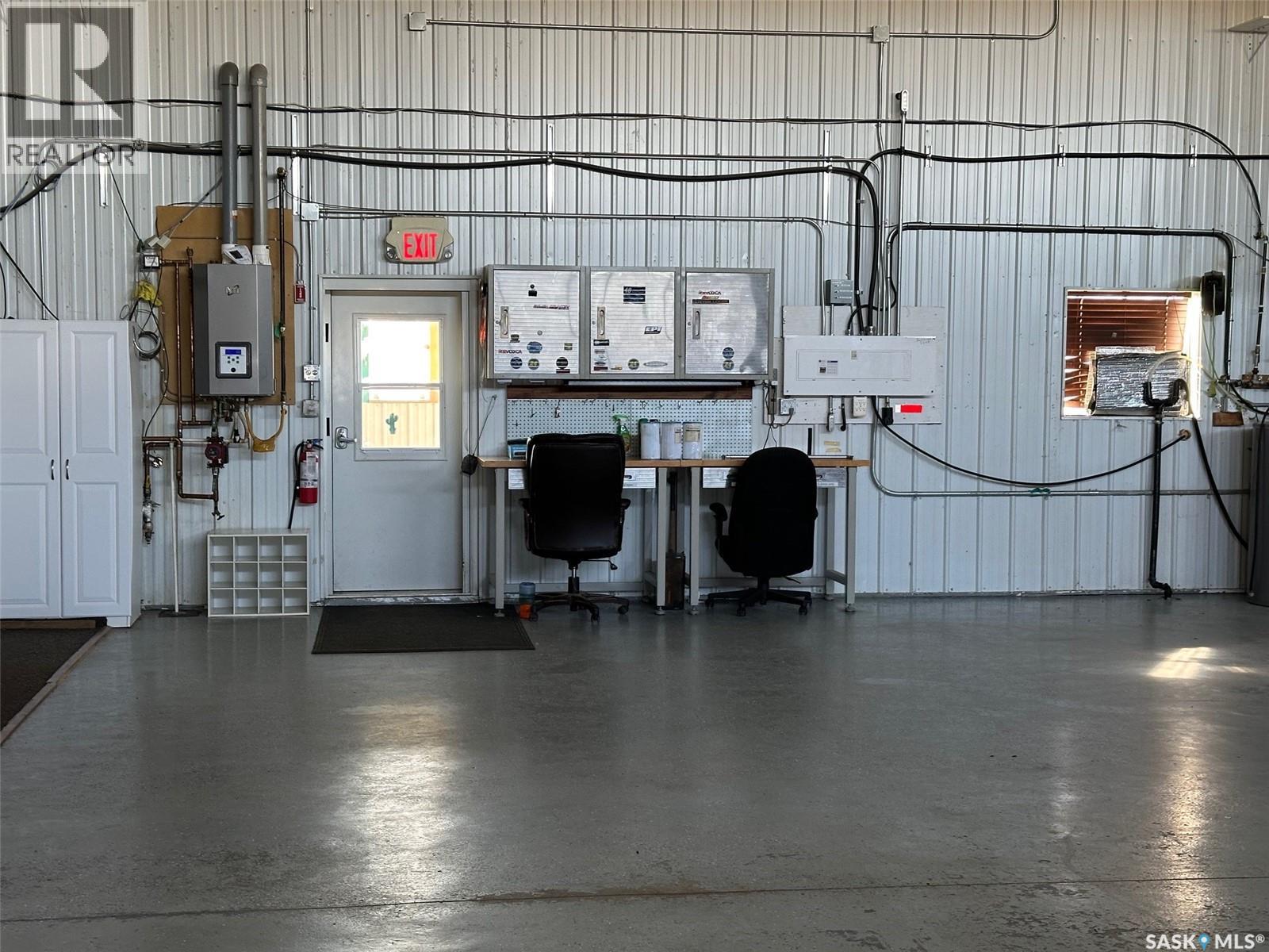 5 109 Industrial Drive Property Photo 6