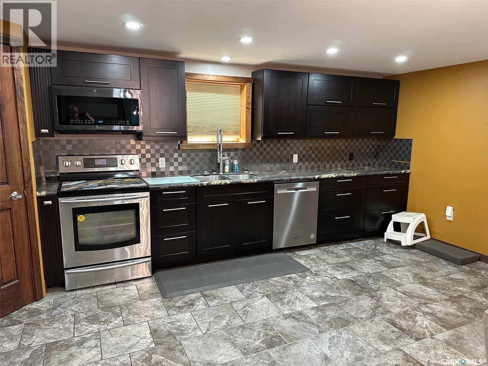 5 109 Industrial Drive Property Photo 15