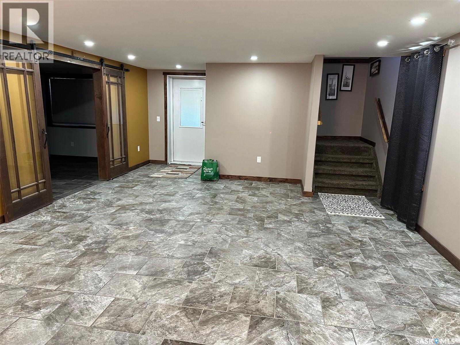 5 109 Industrial Drive Property Photo 16