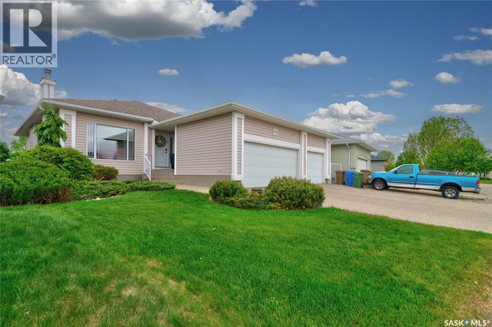 3511 Bishop Crescent E Property Photo 2