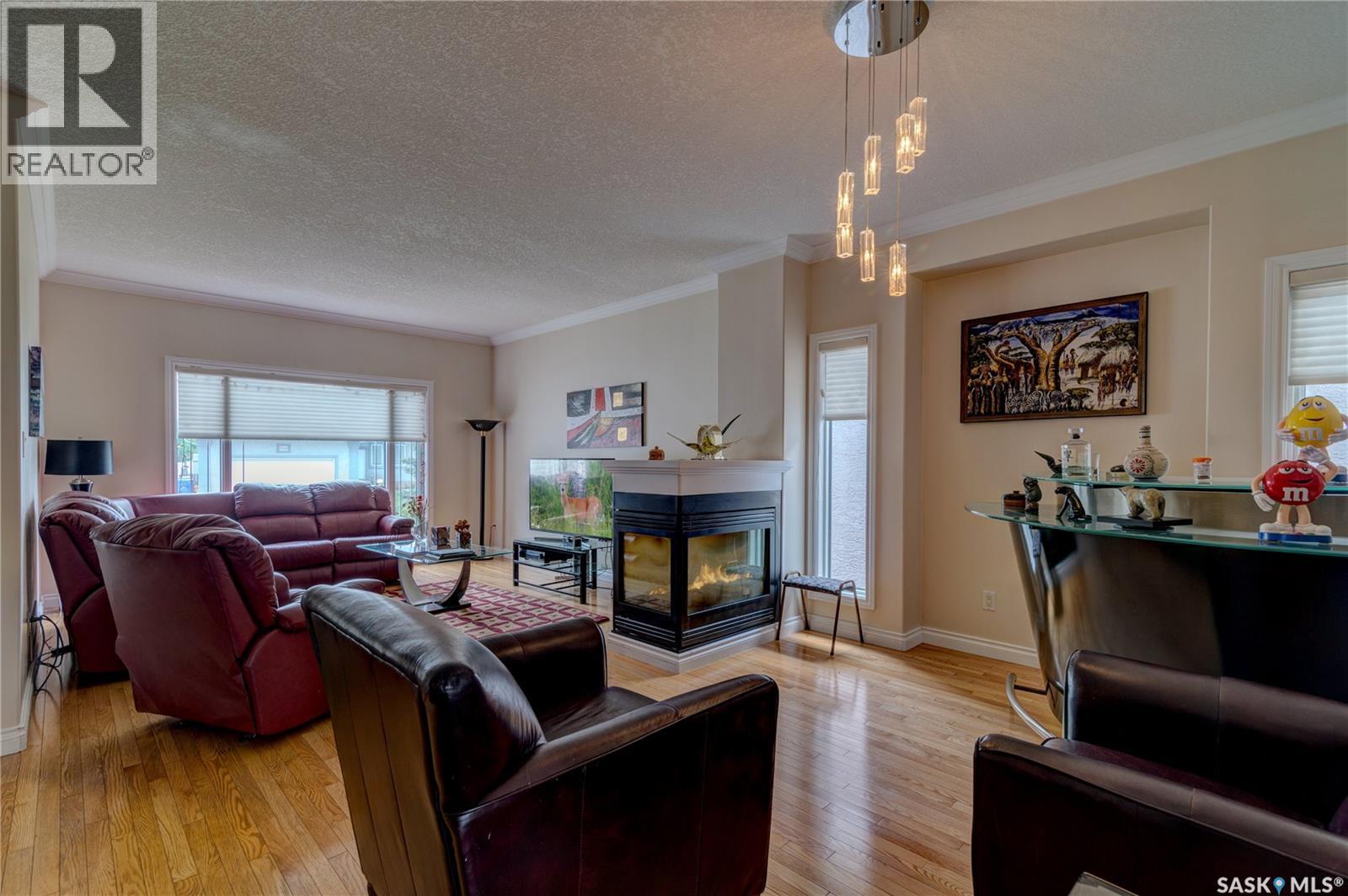 3511 Bishop Crescent E Property Photo 5