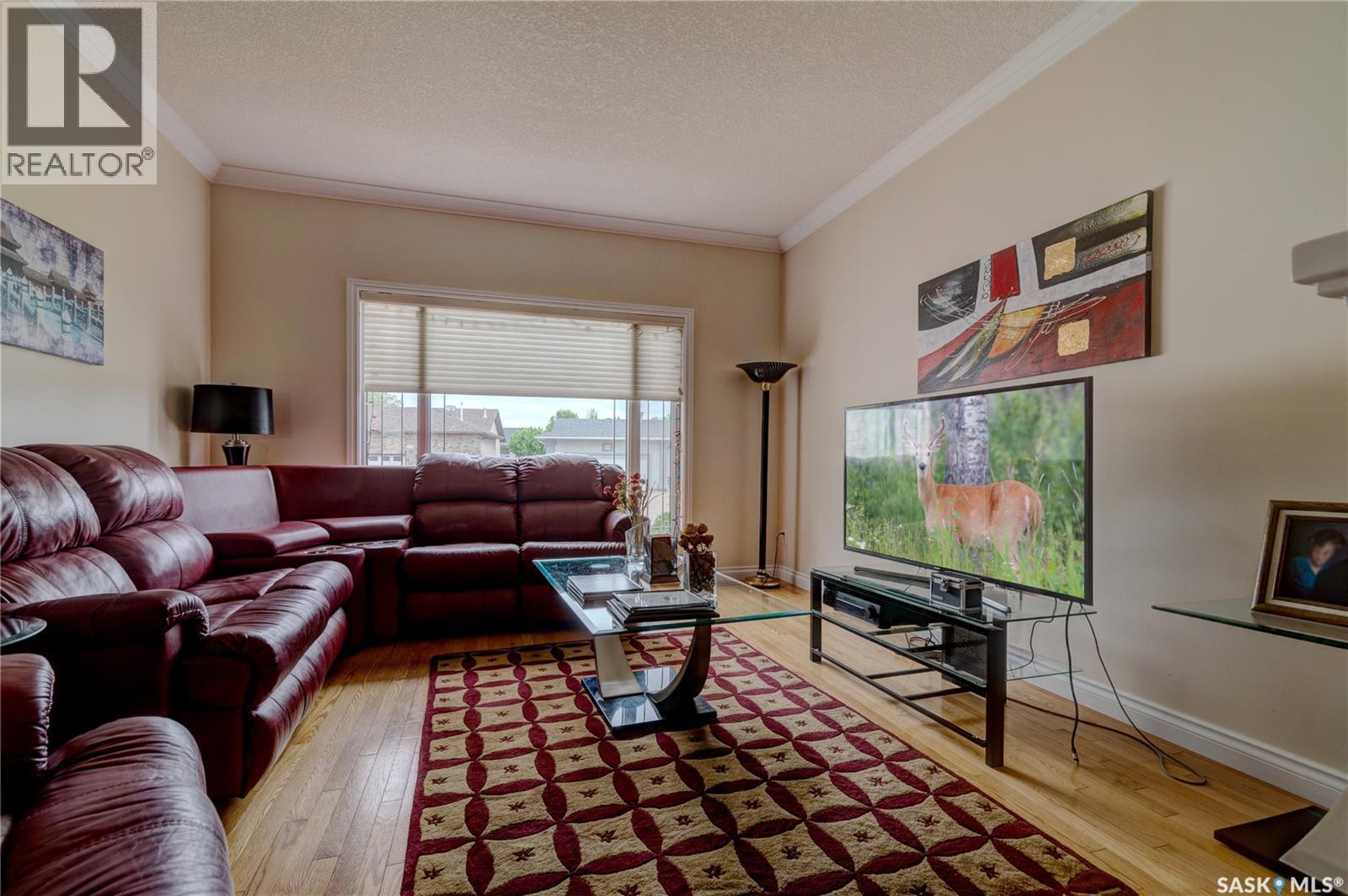 3511 Bishop Crescent E Property Photo 6