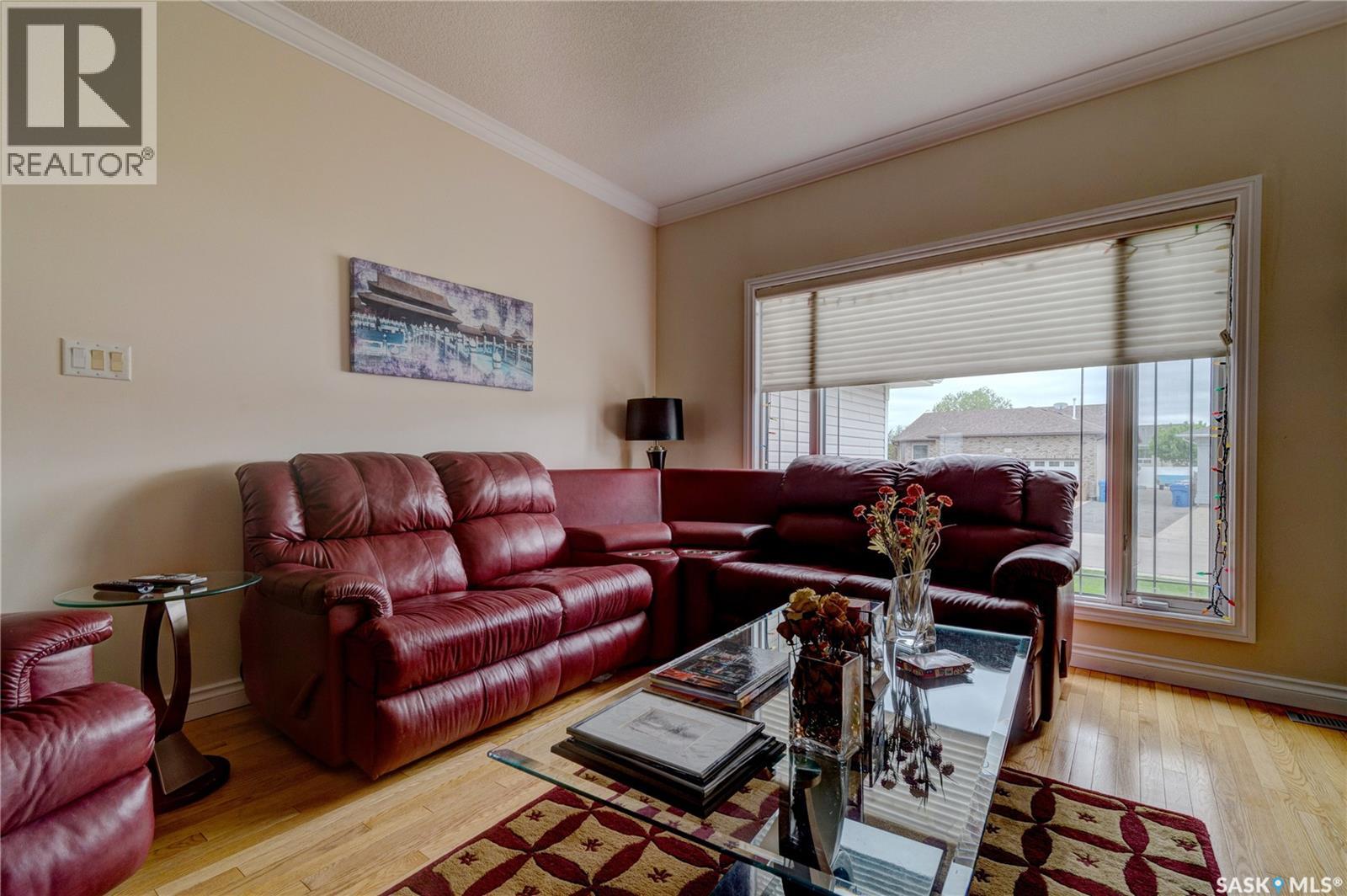 3511 Bishop Crescent E Property Photo 7