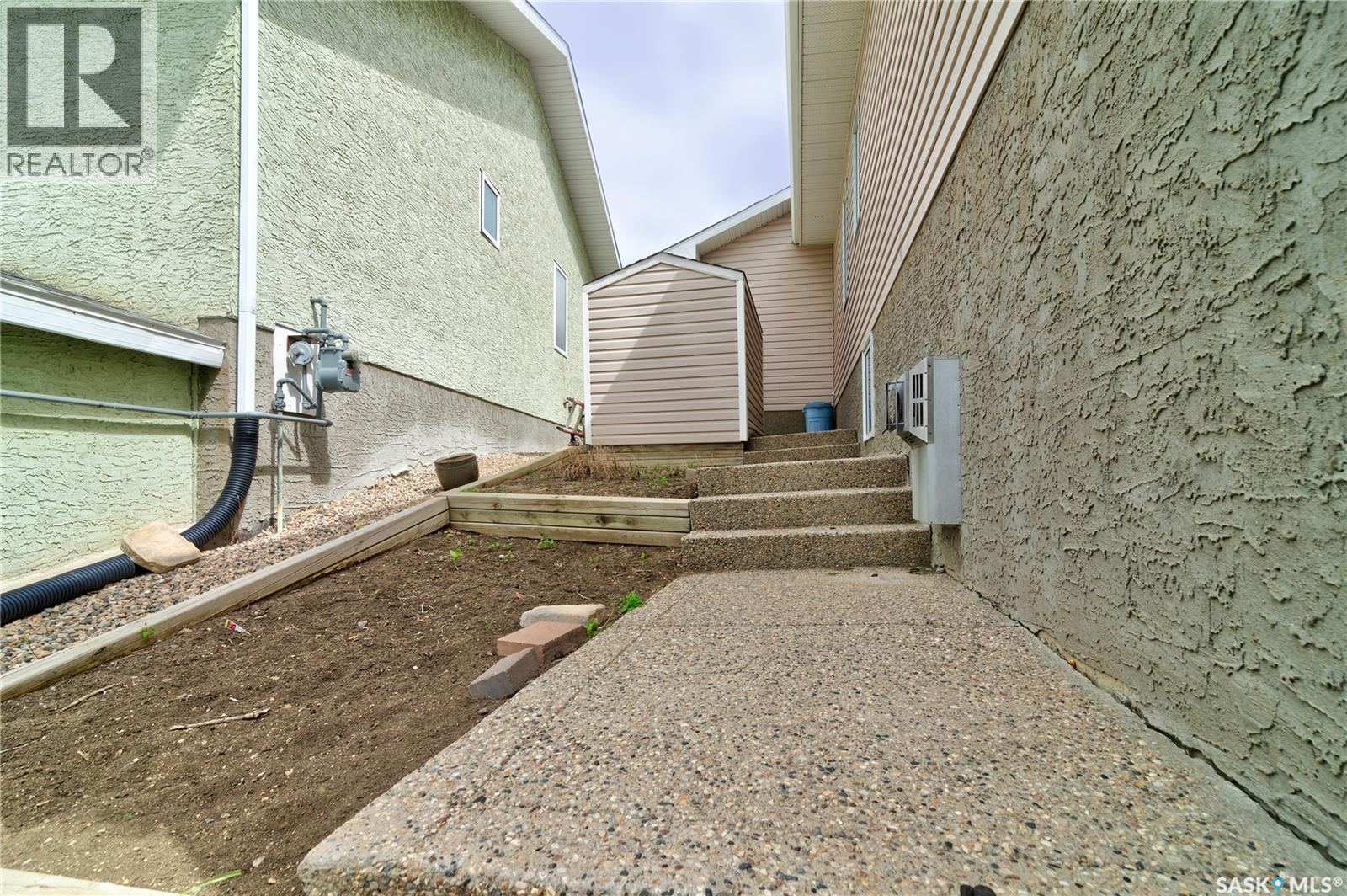 3511 Bishop Crescent E Property Photo 48