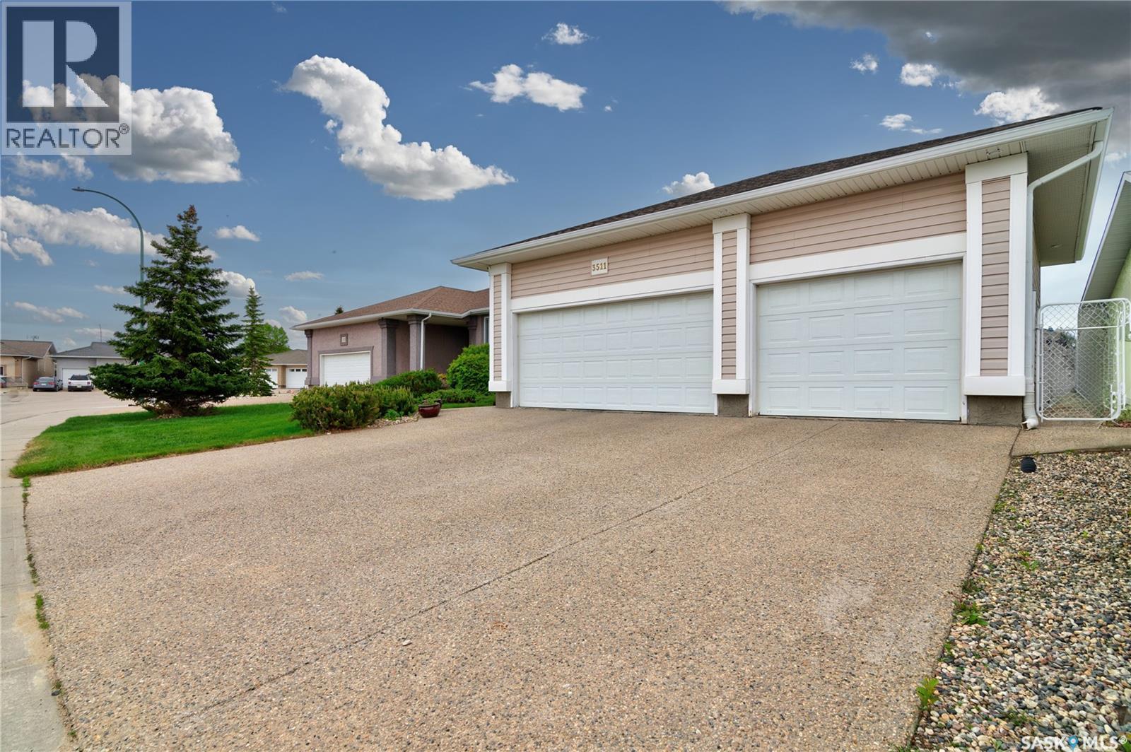 3511 Bishop Crescent E Property Photo 49