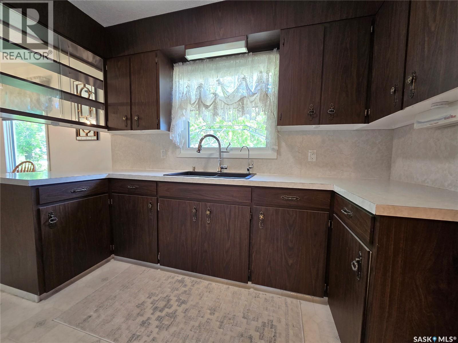 222 Torbay Street Property Photo 4