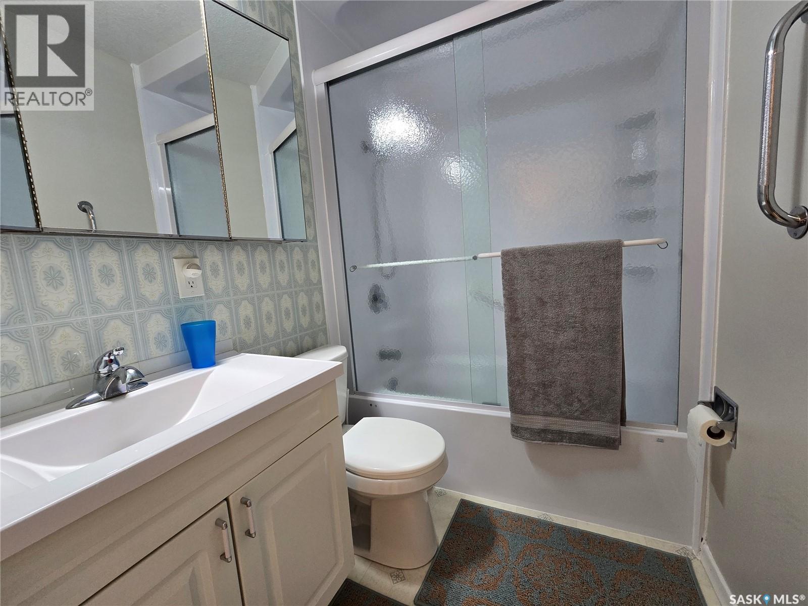 222 Torbay Street Property Photo 9