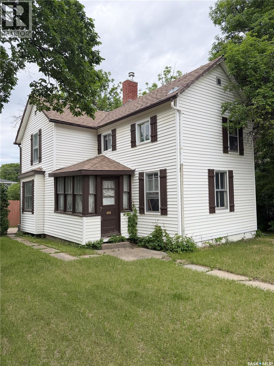 233 Herbert Street E Property Photo 1