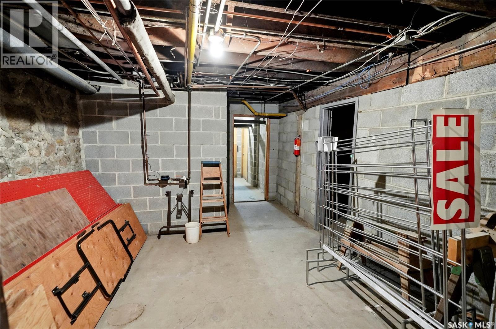 110 Main Street N Property Photo 32