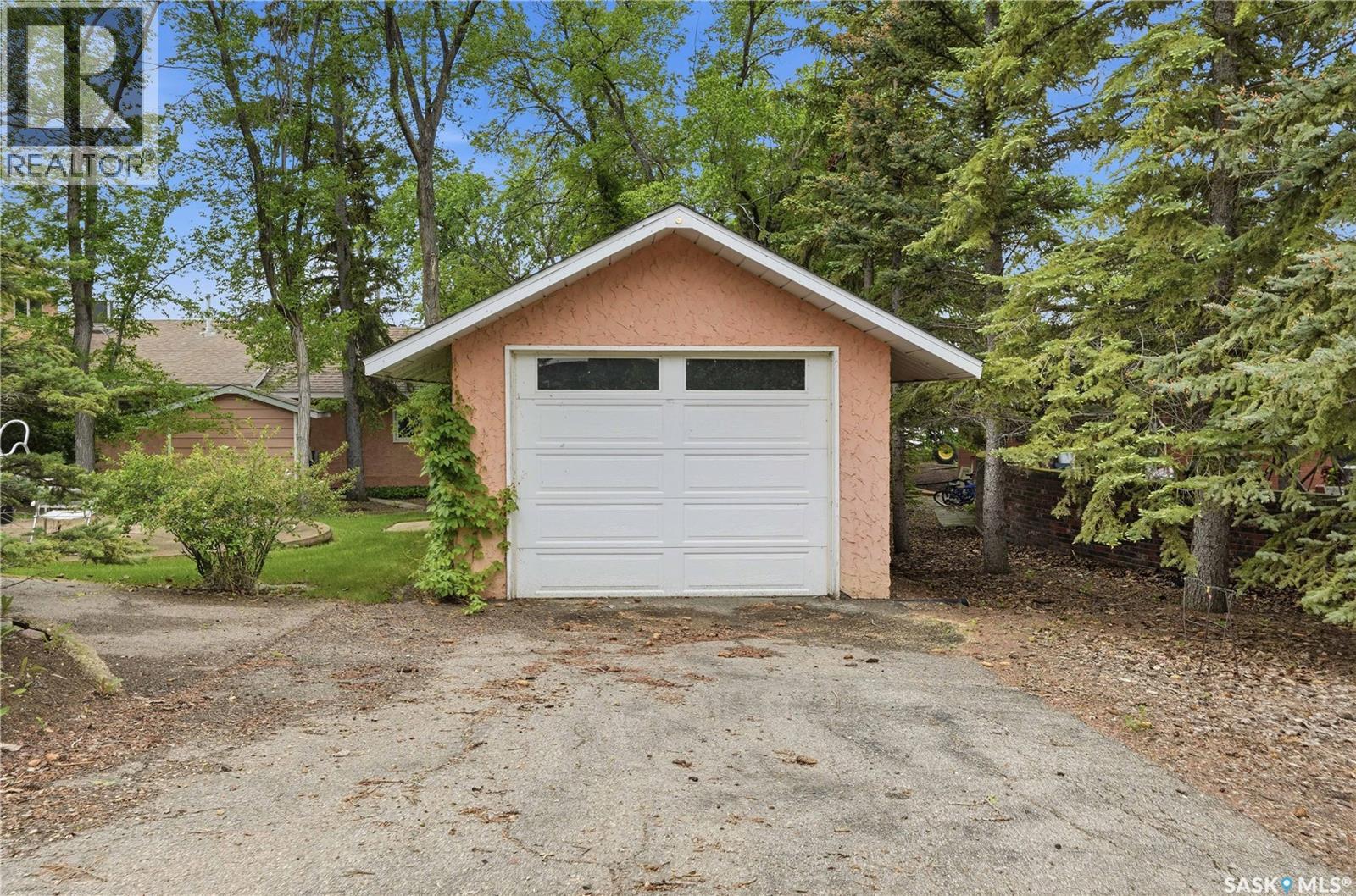 21 Pelican Street W Property Photo 4